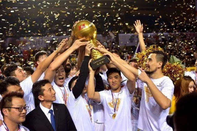 U20男排欧锦赛法国夺魁 法国男子排球赛季大满贯
